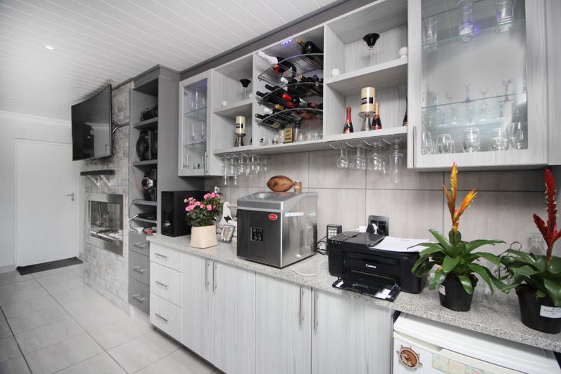 5 Bedroom Property for Sale in Reebok Western Cape